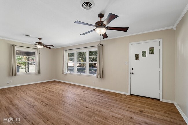 Building Photo - Cute 3 Bedroom 1.5 Bath