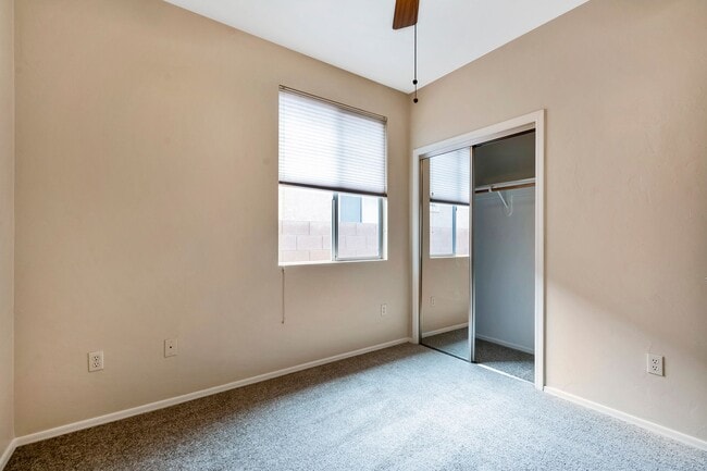 Building Photo - Unique NW Home