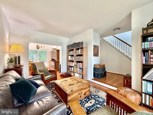 Building Photo - 8 Woodmont Ct