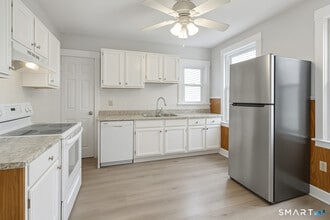 Building Photo - 121 2nd Ave