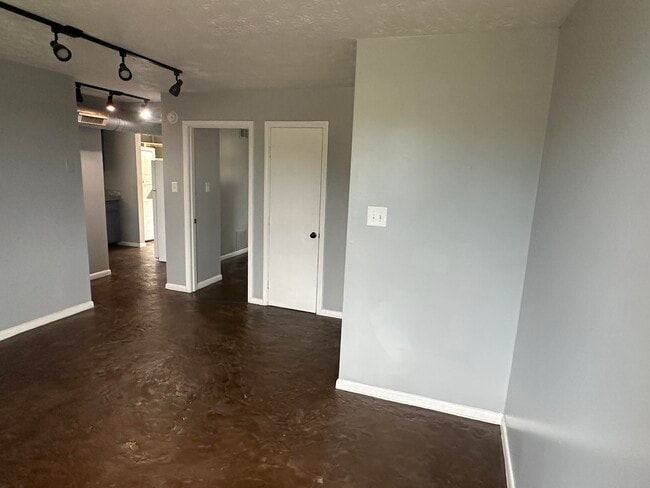 Building Photo - 711 Wilkinson Blvd