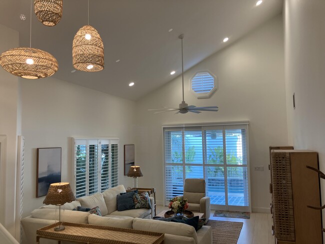 Building Photo - 333 Pelican Way