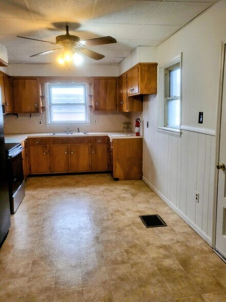 Building Photo - 640 S 2nd St