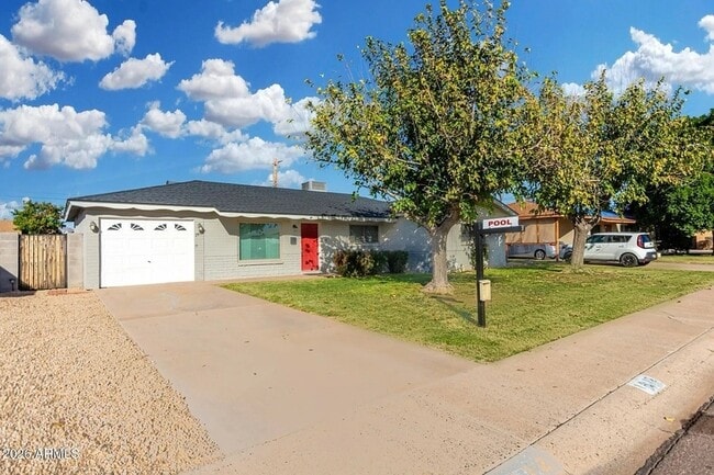 Building Photo - 1412 W 7th Pl