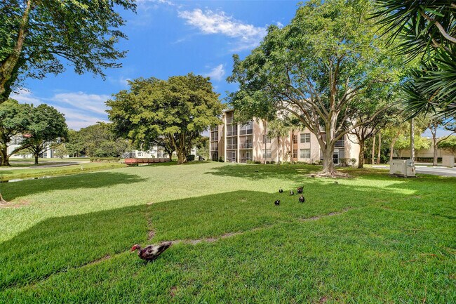 Building Photo - 9481 Evergreen Pl