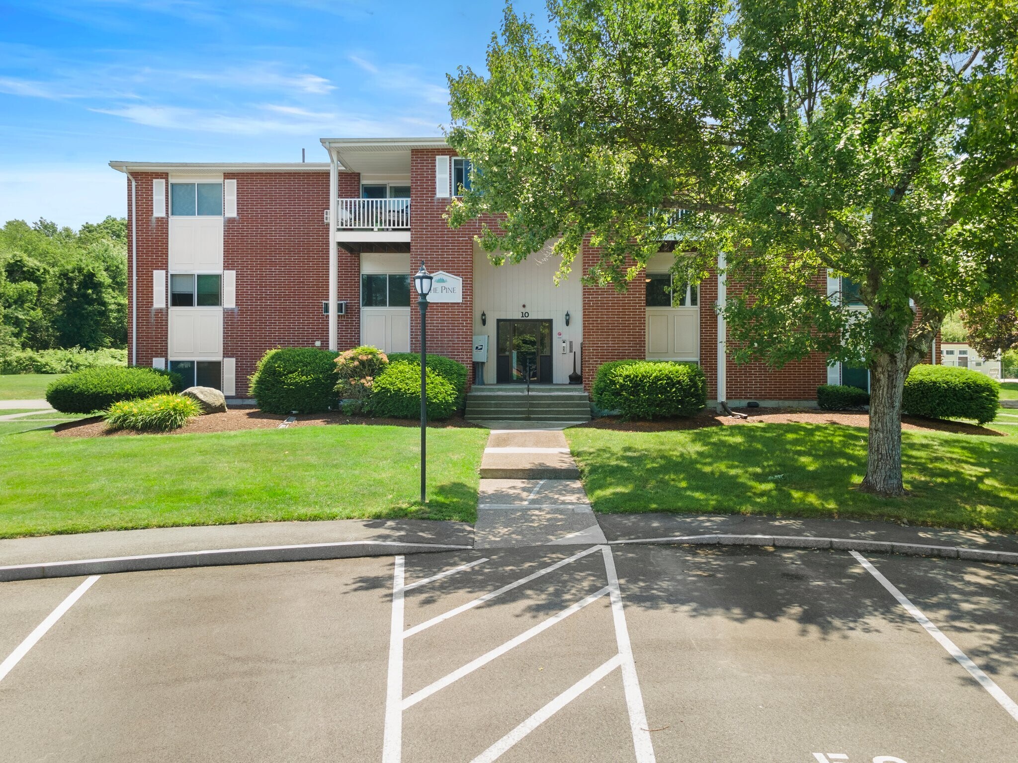 Building Photo - 10 Dailey St
