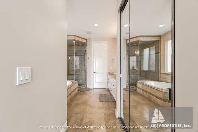 Building Photo - Gorgeous, Large downtown Huntington Beach Vacation Rental