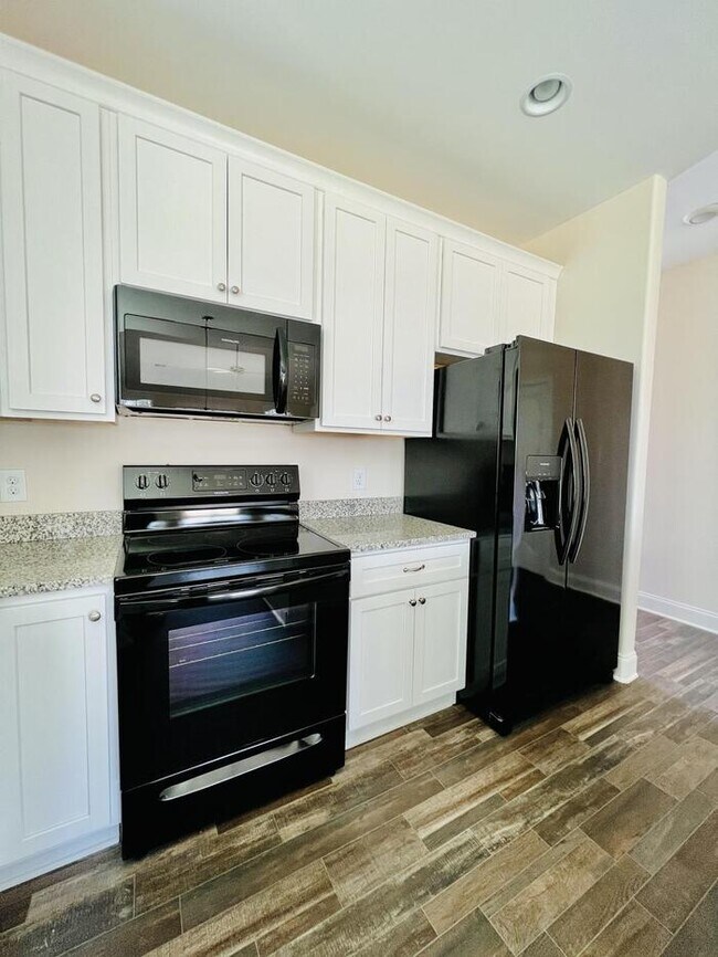 Building Photo - Brand New 3 Bedroom 2 Bath Single Family Home
