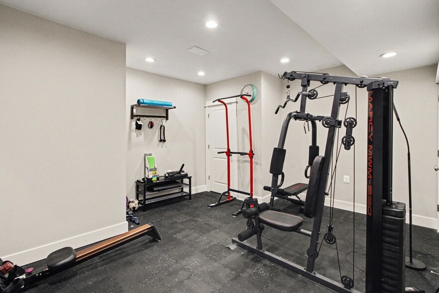 Building Photo - 3906 Hillside Dr