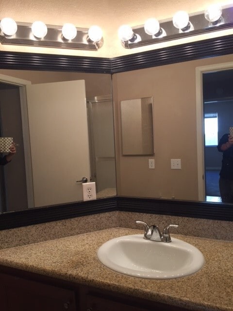 Building Photo - Gorgeous Single Story Culdesac Home For Rent