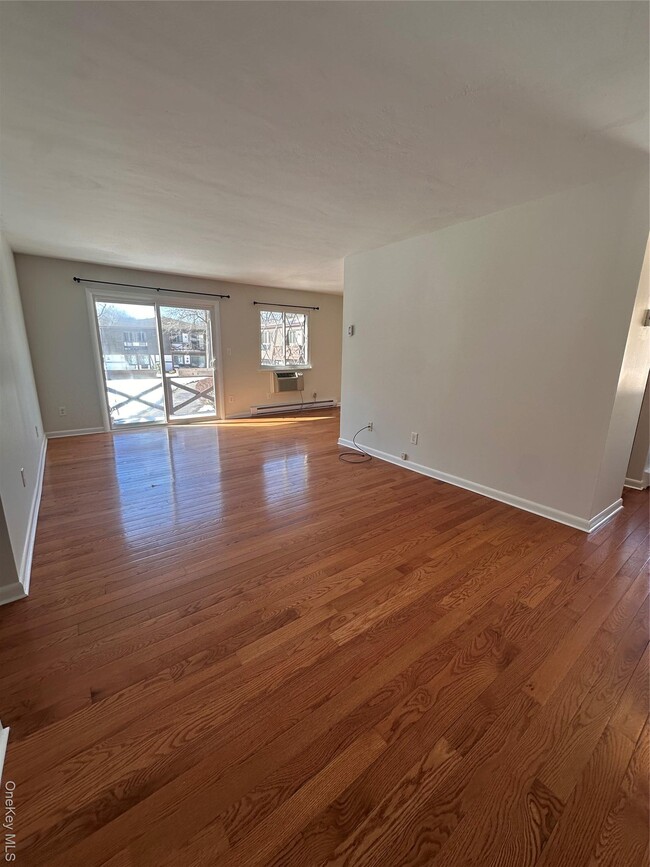 Building Photo - 129 Main St