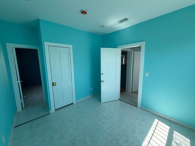 Building Photo - 1124 Nadeau St