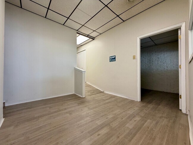 Building Photo - 3528 Boulevard of the Allies