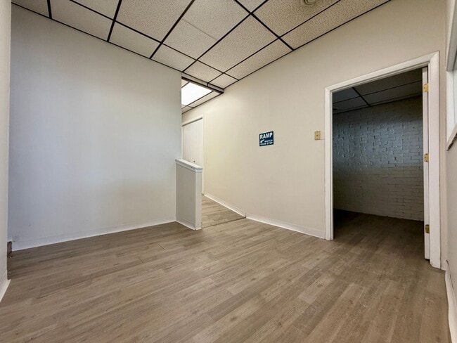 Building Photo - First Floor Commercial Space in Perfect Oakland Location Right on Boulevard of the Allies! CALL T...