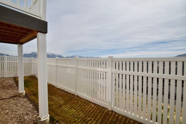 Building Photo - Spacious Saratoga Springs 4 Bed 3.5 Bath Corner Home with Stunning Views