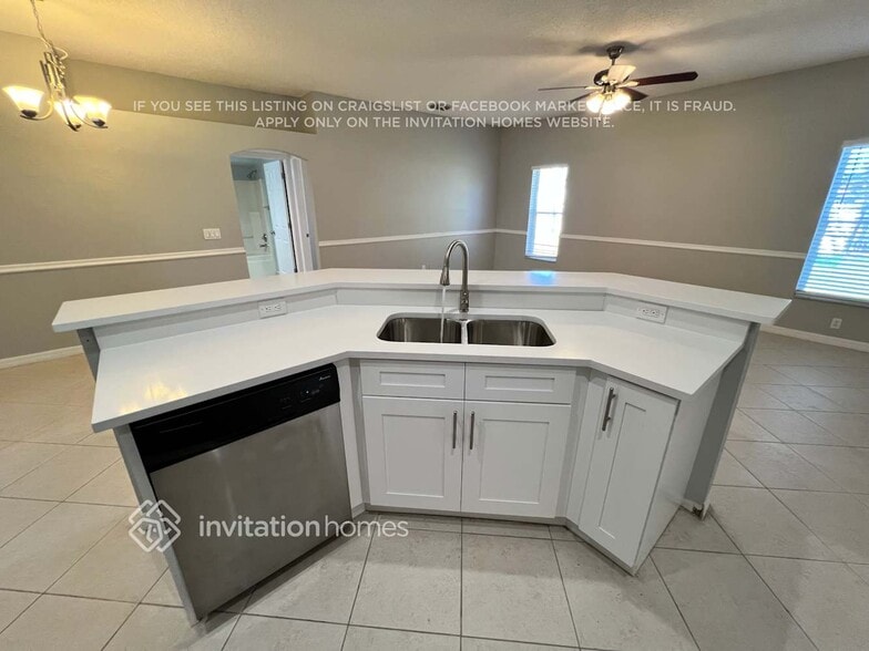 Building Photo - 1385 SE Proctor Ln