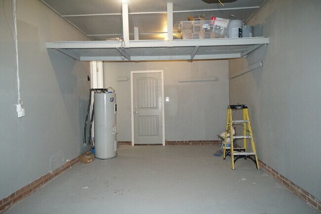 Building Photo - 1104 Stitch St