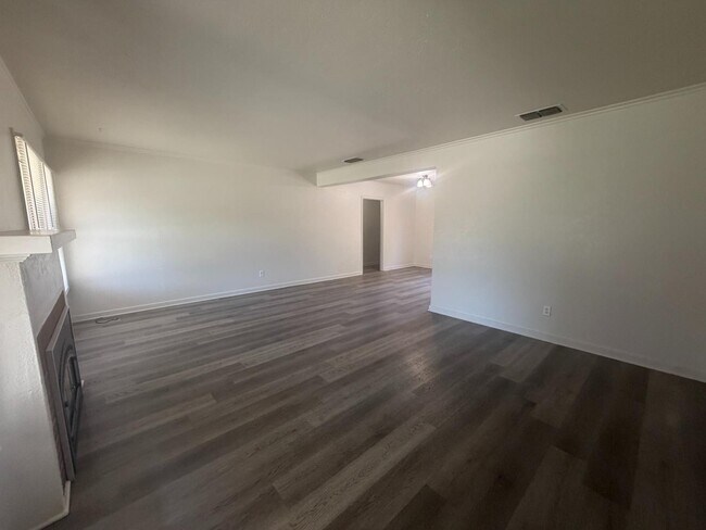 Building Photo - 73 E Fedora Ave