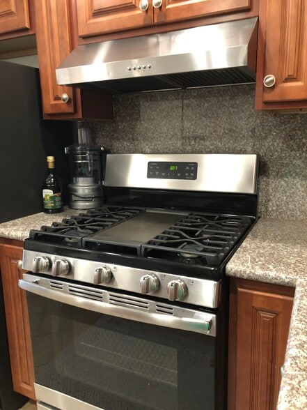 Building Photo - 4633 Marine Ave