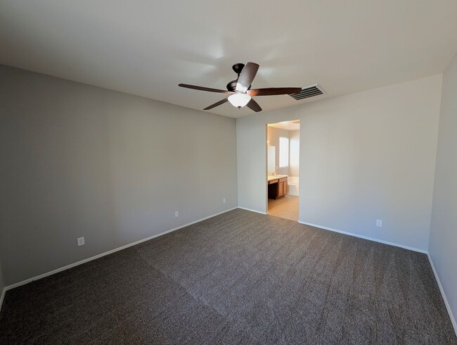 Building Photo - 3 Bedroom Home in the Beacon Heights Commu...