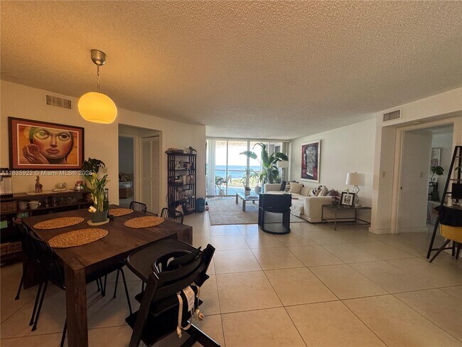 Primary Photo - 6767 Collins Ave