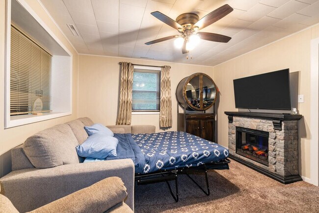 Building Photo - 234 N Hamilton St