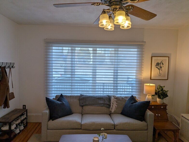 Building Photo - 81 Gladstone St