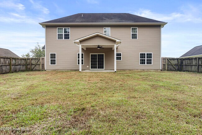 Building Photo - 207 Riverstone Ct