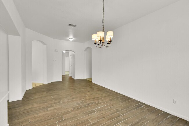 Building Photo - 808 Meadow Bluff Ct
