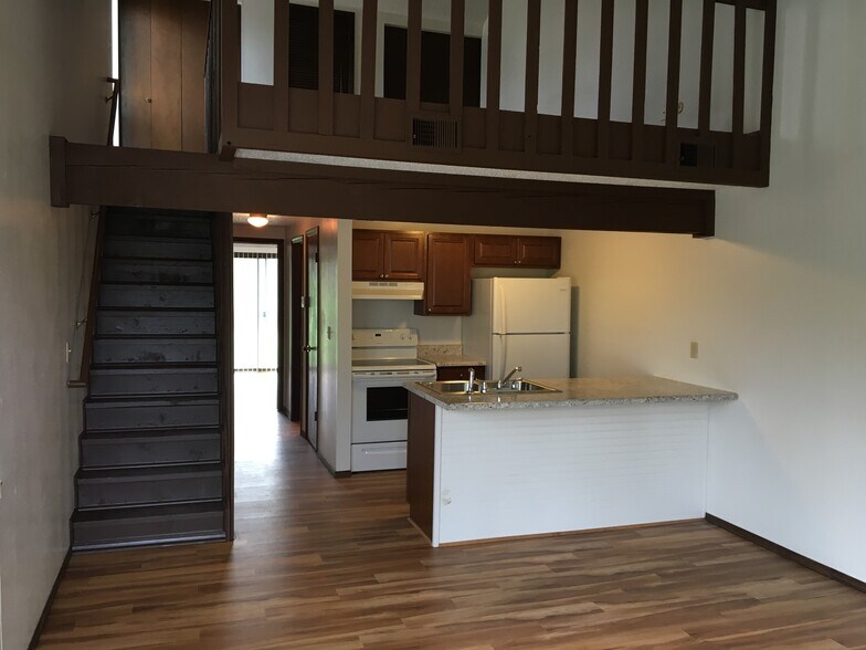 Kitchen - 807 Village Dr