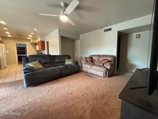 Building Photo - 3625 E Garden Dr