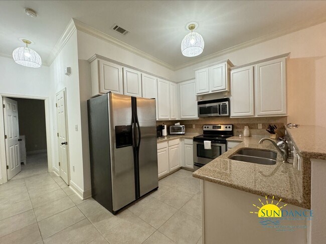 Building Photo - Exceptional Opportunity: Main Home plus Ga...