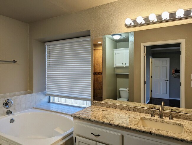 Building Photo - Beautiful 3 Bedroom Home with Study, Fireplace & Fenced Backyard!