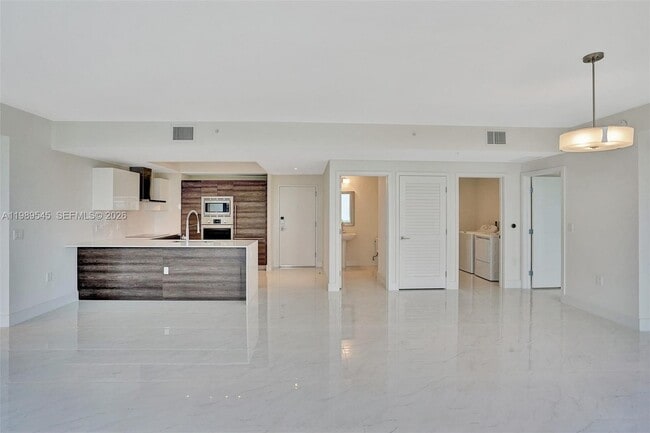 Building Photo - 301 Altara Ave