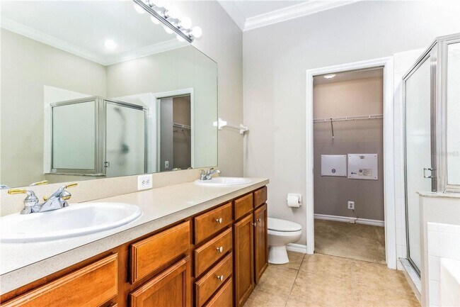 Building Photo - Gated Community Townhome 3br/2.5ba/2 Car G...