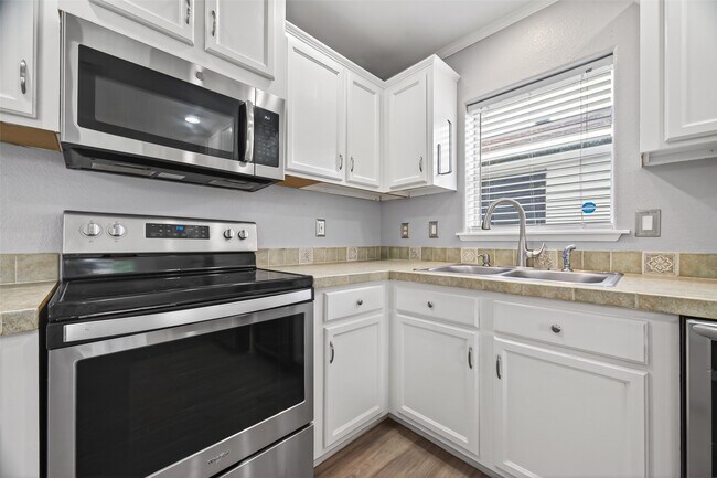 Building Photo - 21447 Sweet Grass Ln