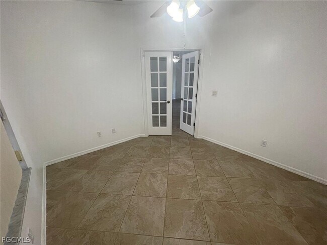 Building Photo - 2842 NW 5th Ave