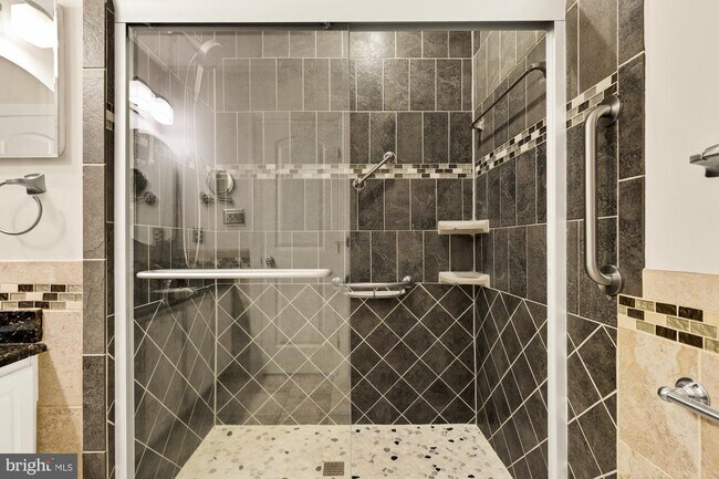 Building Photo - 640 Orchard Ridge Dr