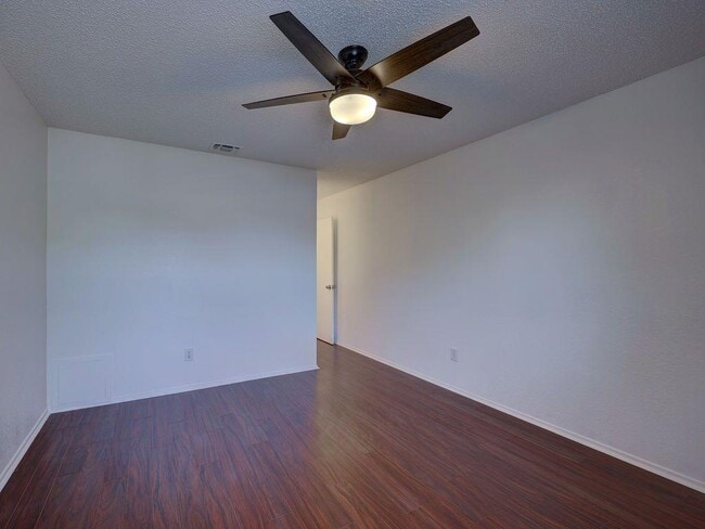 Building Photo - 1710 Cinnamon Path