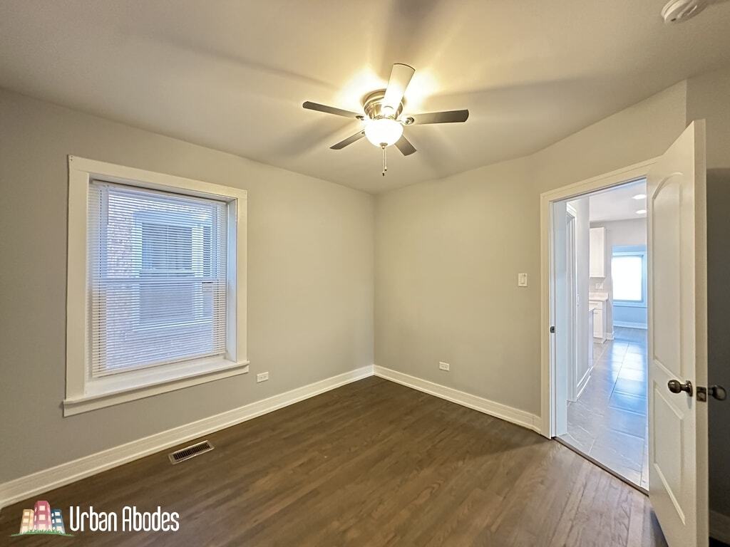 Building Photo - 5510 N Luna Ave