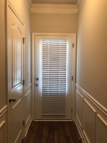 Building Photo - 348 Turtle Creek Dr
