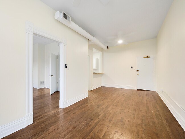 Building Photo - 1359 N Wells St