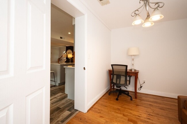 Building Photo - Spacious 5BR House in Takoma Park