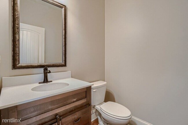 Building Photo - 4 br, 2.5 bath House - 6410 Country Lake R...