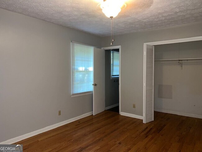 Building Photo - 235 Weatherly Woods Dr