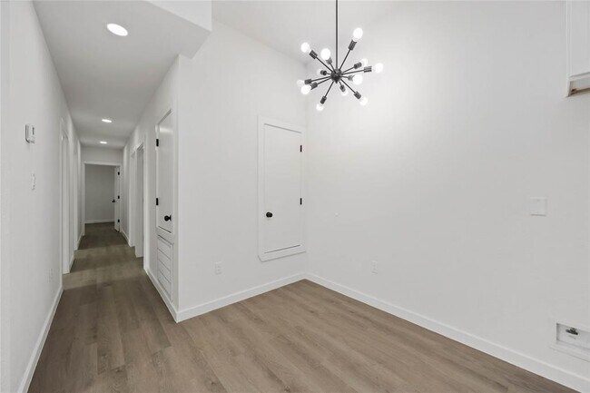 Building Photo - 330 Clearwater St