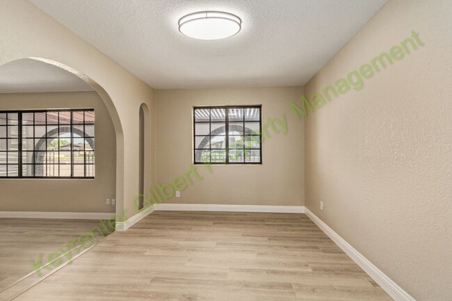 Building Photo - Beautiful Gilbert Home with Pool — Convenient Location & Modern Upgrades!