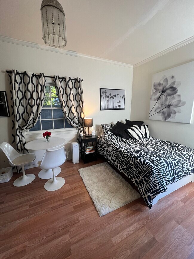 Building Photo - 532 S Irving Blvd