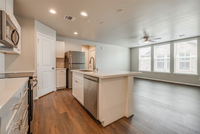 Building Photo - 221 Pk Pl Cir