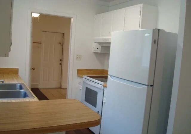 Building Photo - 4530 El Simpatico St